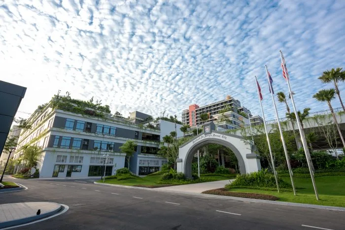Forest City International School（距约 1.3 公里）